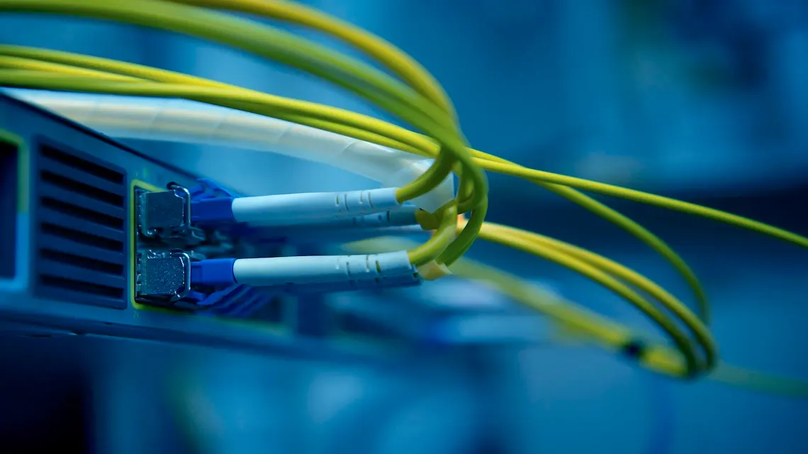how does fiber optic internet work