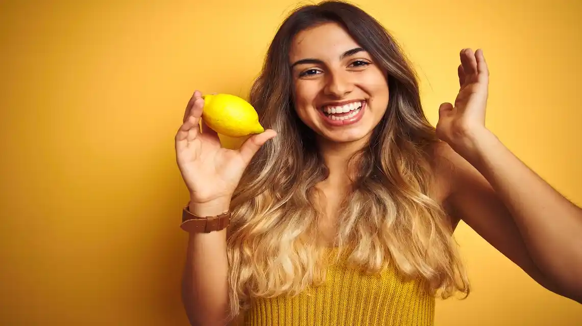 Risks of Using Lemon Juice to Lighten Your Hair